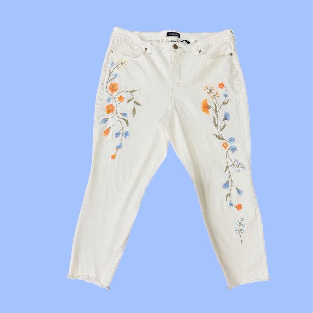 Bandolino Jeans Womens White Floral Embroidered Crop Size 16 (Missy)
